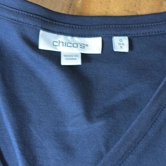 Chico’s SZ 0 Navy Blue Lace Appliqué Top - Picture 11 of 13